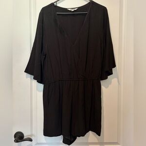 BB Dakota Classic Shania Women’s Large V Neck Black Romper with Pockets
